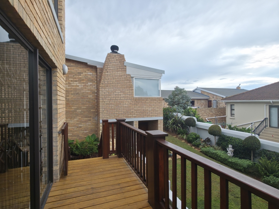 4 Bedroom Property for Sale in Wavecrest Eastern Cape